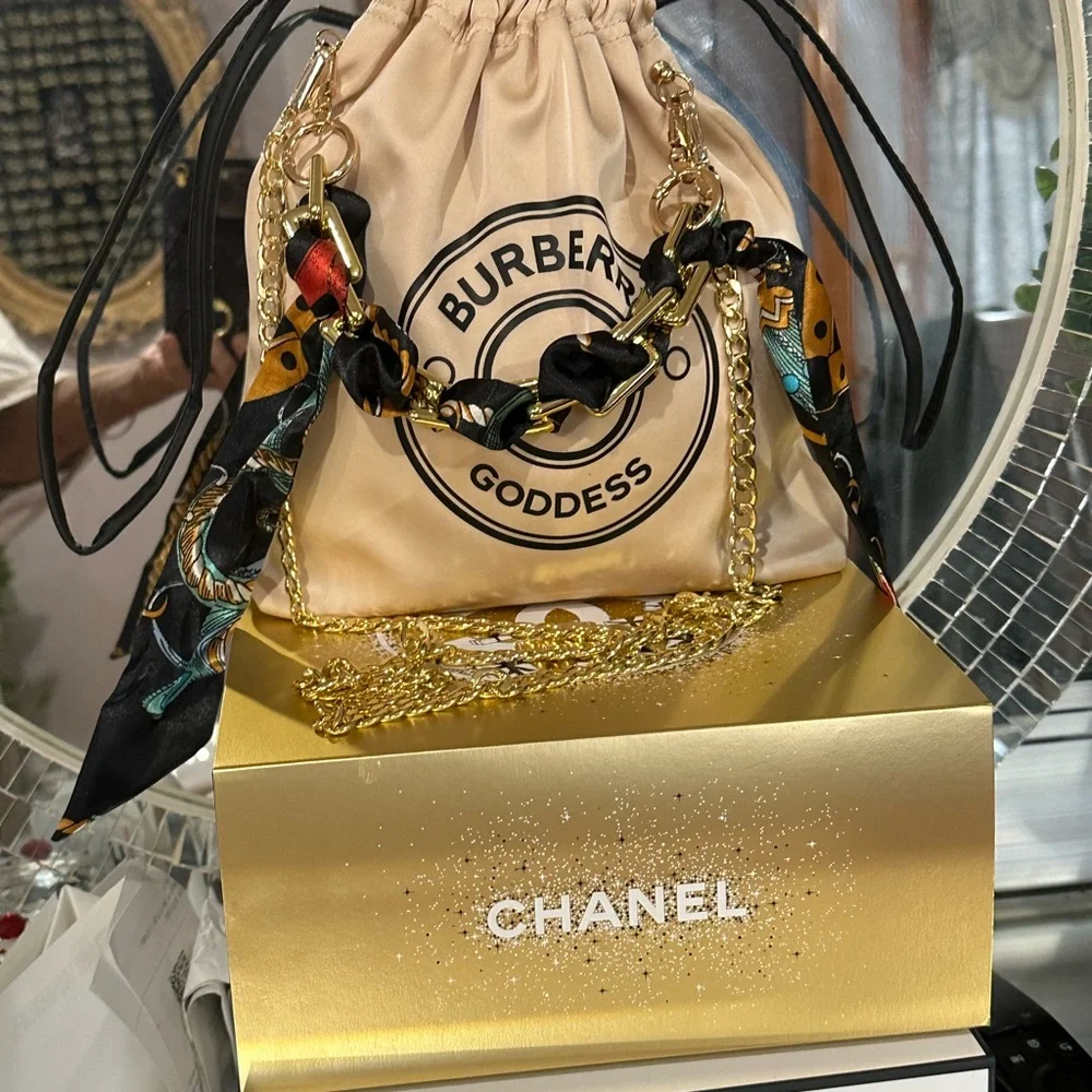 Burberry - Picture 5 of 12